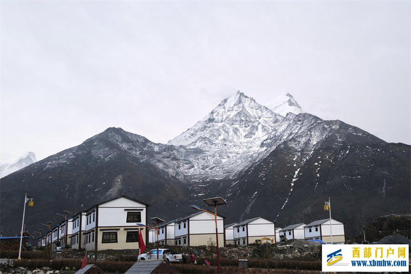 奋进新征程建功新时代·大美边疆丨喜马拉雅添美景——西藏边境小康村建设掠影(图1) 奋进新征程建功新时代·大美边疆丨喜马拉雅添美景——西藏边境小康村建设掠影(图1)