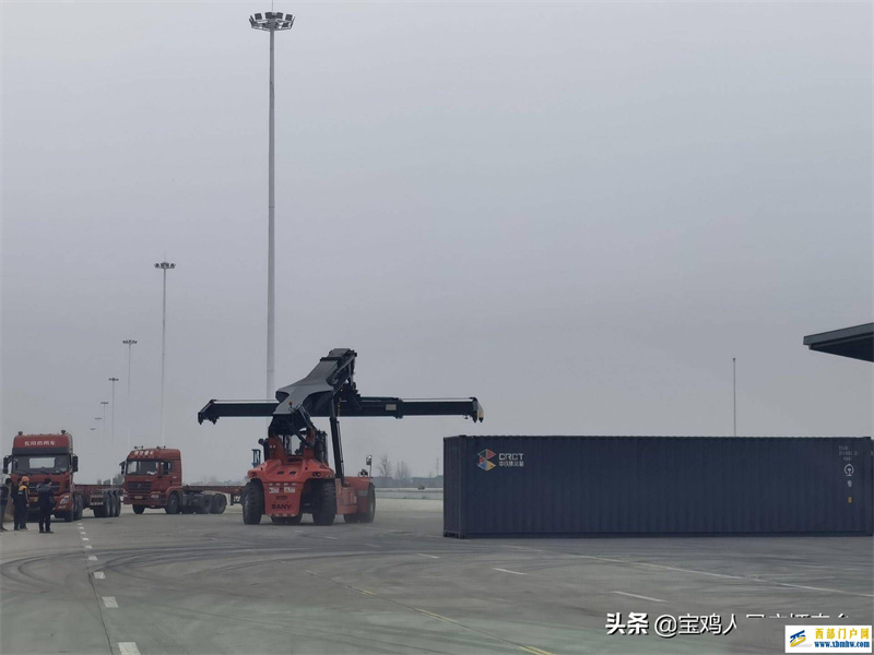 第二列宝鸡至万象中老铁路宝鸡国际货运列车发车(图2) 第二列宝鸡至万象中老铁路宝鸡国际货运列车发车(图2)