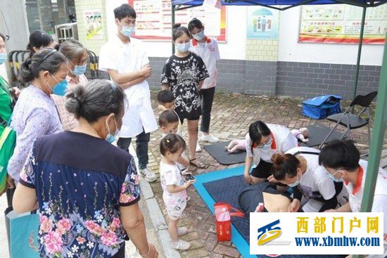 桂林医学院全科医学院开展暑期三下乡社会实践活动(图2) 桂林医学院全科医学院开展暑期三下乡社会实践活动(图2)