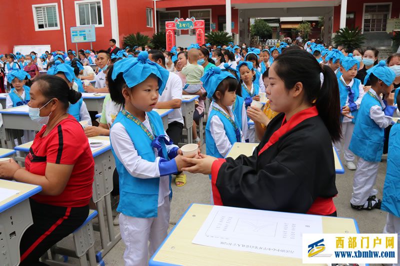 开笔启智 扬帆起航 --镇远县青溪镇中心小学一年级新生开笔礼(图15) 镇远县青溪镇中心小学一年级新生开笔礼