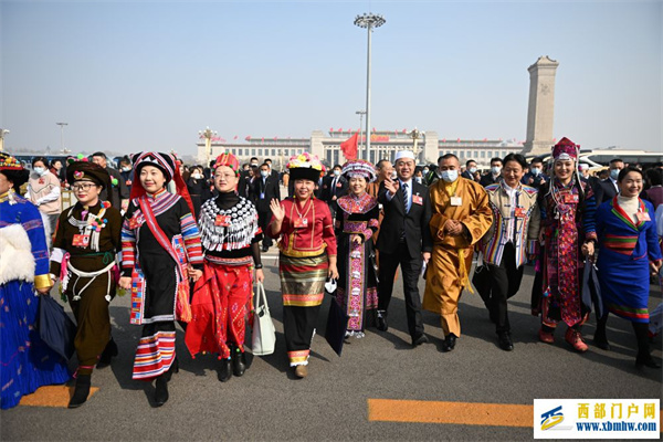镜观·两会丨盛会开幕(图3) 镜观·两会丨盛会开幕(图3)