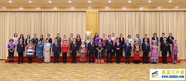 徐麟李炳军亲切看望贵州代表团妇女代表 向全省广大妇女同胞致以节日的问候和祝福(图2) 徐麟李炳军亲切看望贵州代表团妇女代表 向全省广大妇女同胞致以节日的问候和祝福(图2)