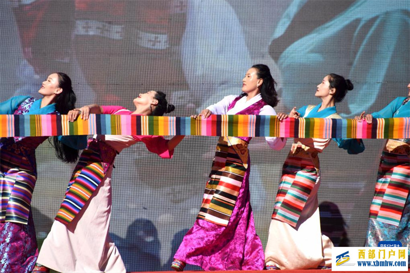 西藏贡嘎“七彩邦典文化旅游节”:为乡村振兴注入“文旅力量”(图1) 西藏贡嘎“七彩邦典文化旅游节”:为乡村振兴注入“文旅力量”(图1)