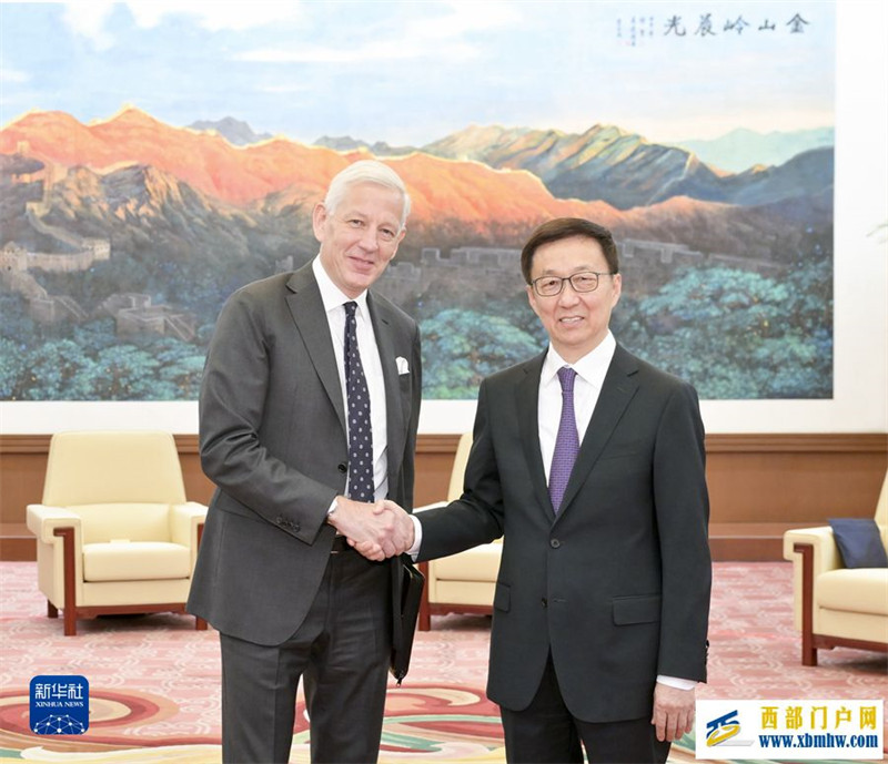 韩正会见英国力拓集团董事长鲍达民(图1) 韩正会见英国力拓集团董事长鲍达民(图1)
