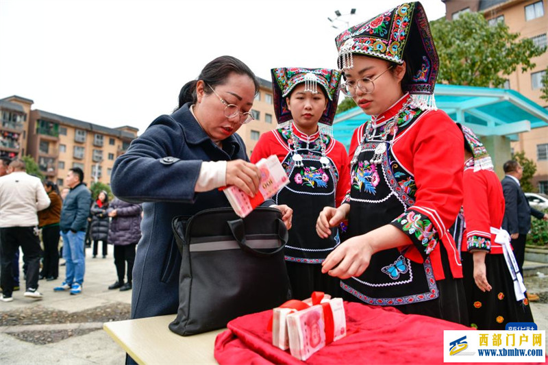 贵州龙里:易地扶贫搬迁群众喜分红(图4) 贵州龙里:易地扶贫搬迁群众喜分红(图4)