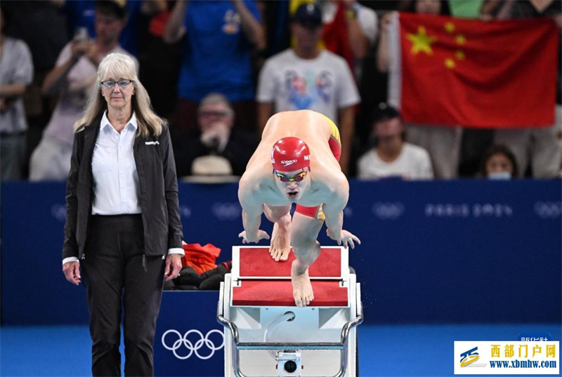 男子100米自由泳决赛:中国选手潘展乐夺冠(图1) 男子100米自由泳决赛:中国选手潘展乐夺冠(图1)