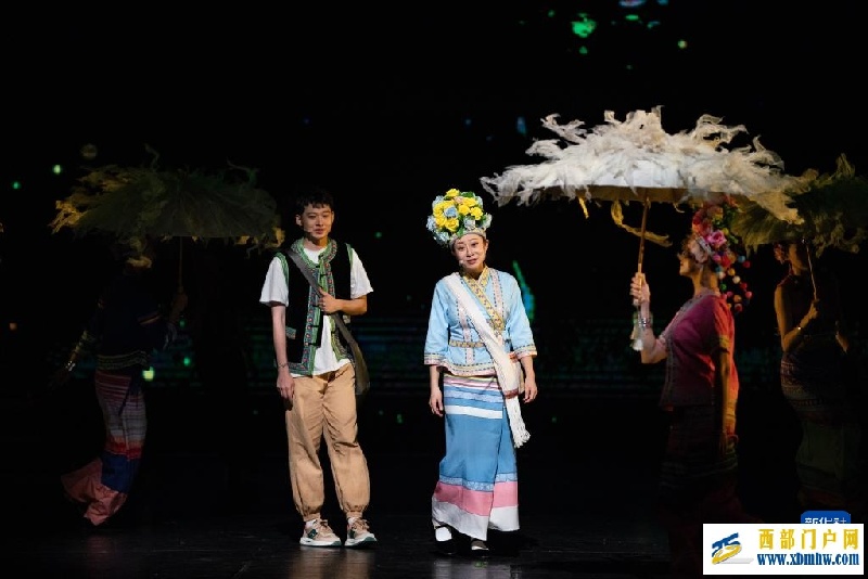 音乐剧《景迈有嘉木》在昆明演出(图2) 音乐剧《景迈有嘉木》在昆明演出(图2)