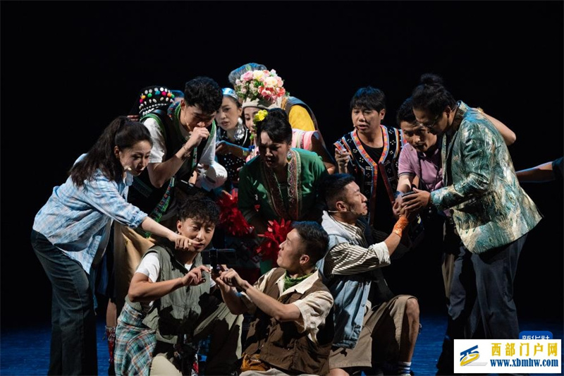 音乐剧《景迈有嘉木》在昆明演出(图6) 音乐剧《景迈有嘉木》在昆明演出(图6)