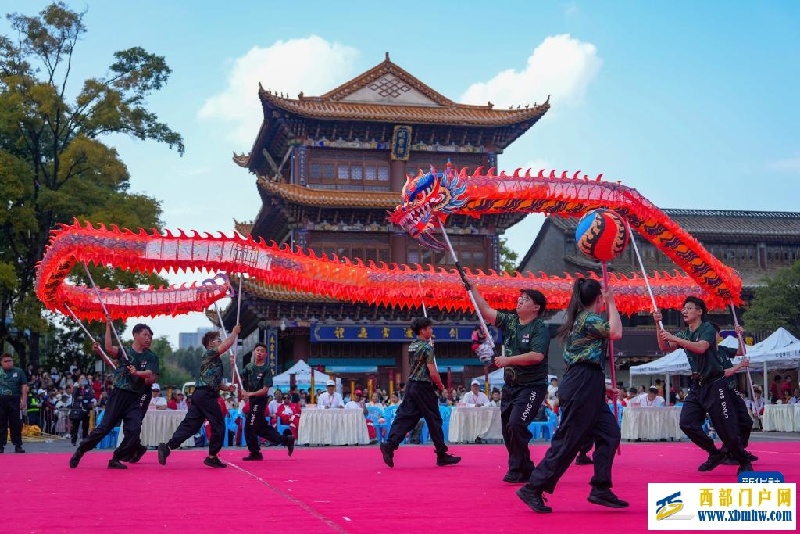 龙舞春城 情谊相连——马来西亚舞龙队的中国之旅(图8) 龙舞春城 情谊相连——马来西亚舞龙队的中国之旅(图8)
