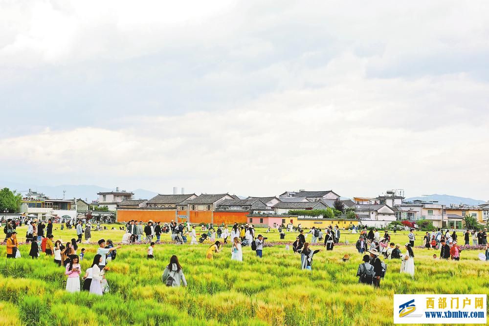 “五一”假期云南多地游客量与花费双增(图1) “五一”假期云南多地游客量与花费双增(图1)