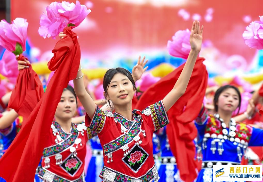 第十五届乌江苗族踩花山节在重庆开幕(图5) 第十五届乌江苗族踩花山节在重庆开幕(图5)