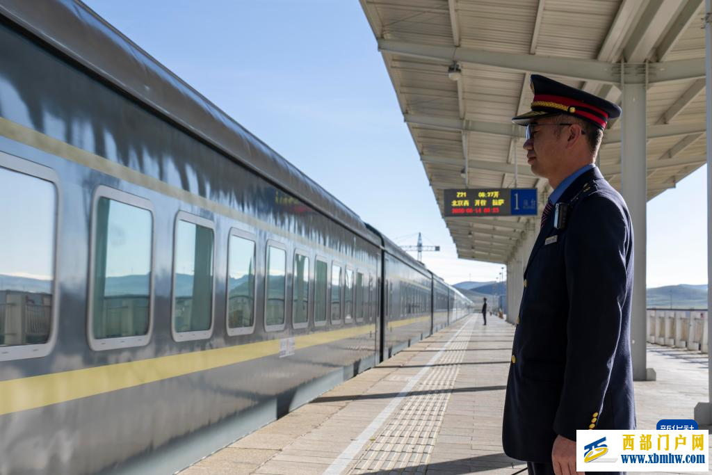 青藏铁路那曲站:20年累计到发旅客近900万人次(图6) 青藏铁路那曲站:20年累计到发旅客近900万人次(图6)