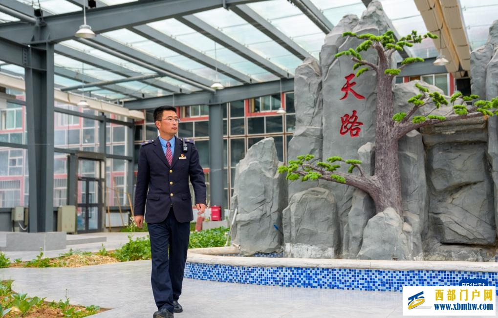 一名高原铁路人的“天路”守望(图3) 一名高原铁路人的“天路”守望(图3)