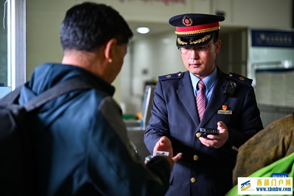 一名高原铁路人的“天路”守望(图12) 一名高原铁路人的“天路”守望(图12)