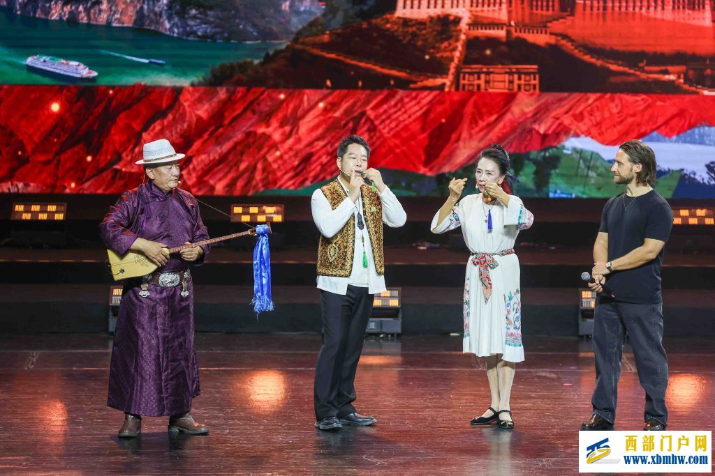 “大美中国·西部如歌”国际音乐故事会在重庆举行(图10) “大美中国·西部如歌”国际音乐故事会在重庆举行(图10)