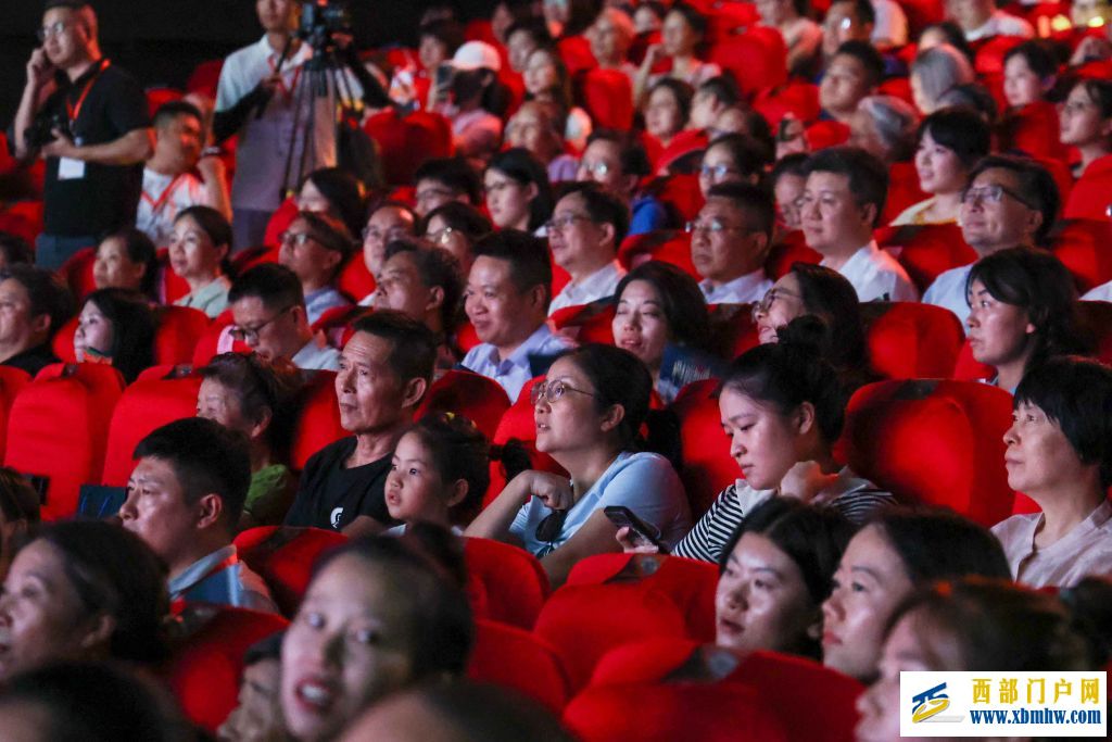 “大美中国·西部如歌”国际音乐故事会在重庆举行(图16) “大美中国·西部如歌”国际音乐故事会在重庆举行(图16)