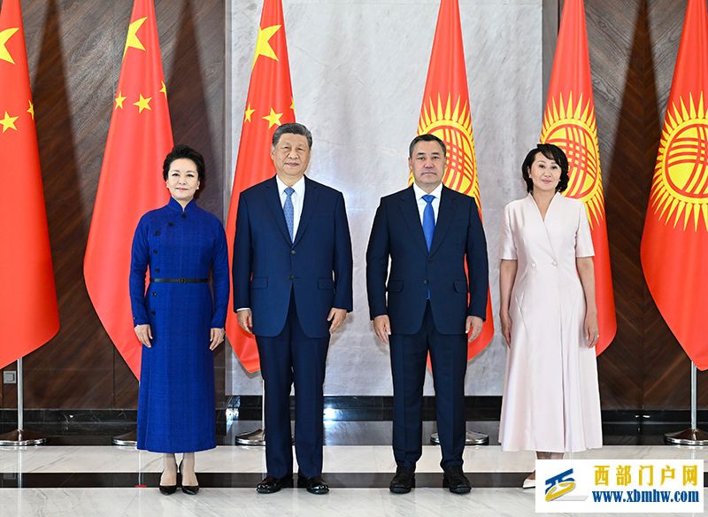 习近平同吉尔吉斯斯坦总统扎帕罗夫会谈(图1) 习近平同吉尔吉斯斯坦总统扎帕罗夫会谈(图1)