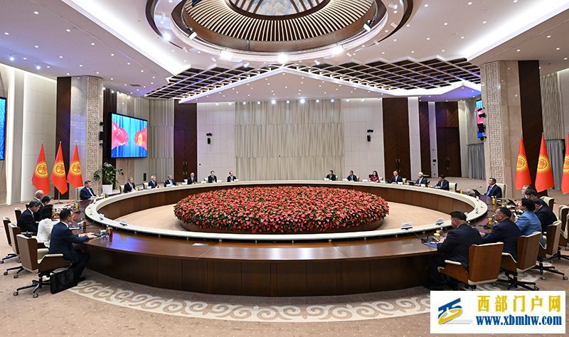 习近平同吉尔吉斯斯坦总统扎帕罗夫会谈(图4) 习近平同吉尔吉斯斯坦总统扎帕罗夫会谈(图4)